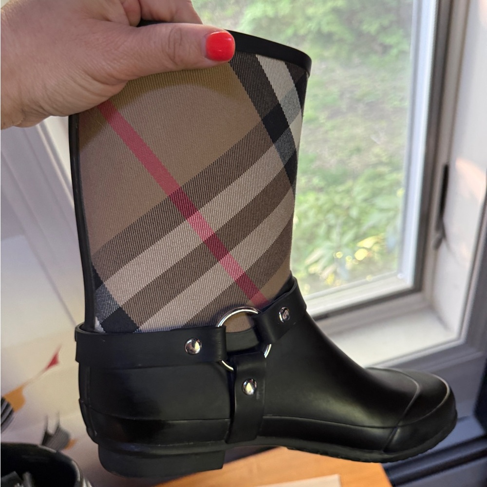 Burberry harness rain boots - Picture 10 of 15